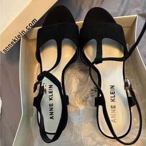 Anne Klein Black Fabric Heels size 9M